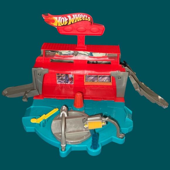 2012 Mattel Hot Wheels Car Wash Fold Up Playset - Picture 5 of 5